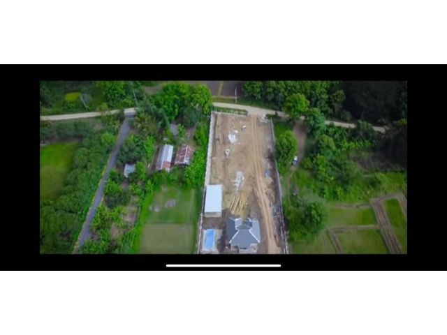 ขายที่ดิน 3 ไร่ 1 งาน พร้อมบ้าน 2 หลัง และ สระว่ายน้ำใกล้น้ำพุร้อนสันกำแพง