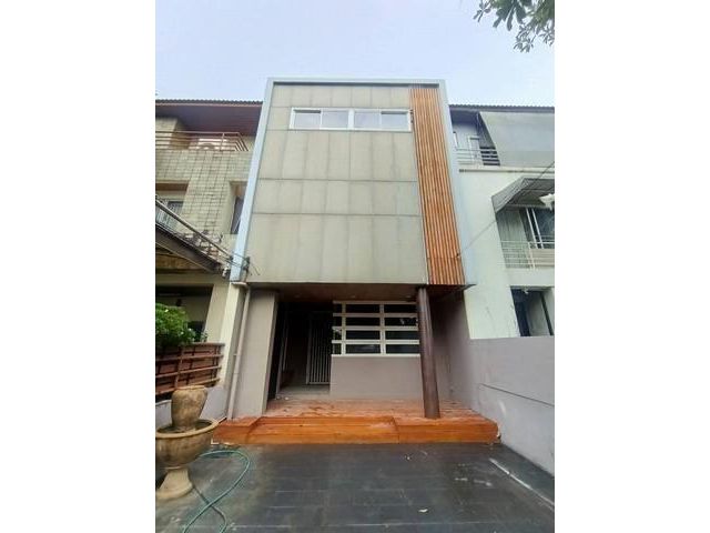 PP225 ให้เช่า ขาย บ้าน โฮมออฟฟิศ 3.5 ชั้น ลาดพร้าว 35 รัชดาภิเษก 32 เหมาะทำออฟฟิศ ใกล้ MRT ลาดพร้าว ซอย ภาวนา หันหน้าทาง