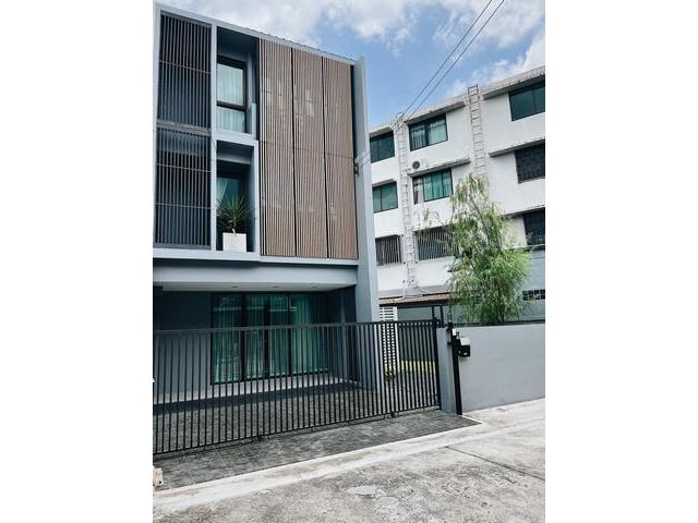 PP227 ขายทาวน์โฮม 3 ชั้น เดอะ วิลโล่ ทาวน์โฮม รามอินทรา สไตล์โมเดิร์น หลังมุม รีโนเวทใหม่ The Willow Townhome Ramintra ใ