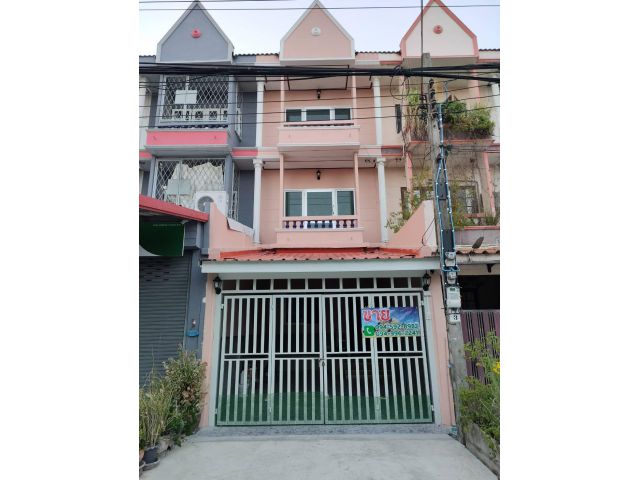 ขายทาวน์เฮ้าส์ 3 ชั้น หมู่บ้านรามอินทรา วิลเลจ