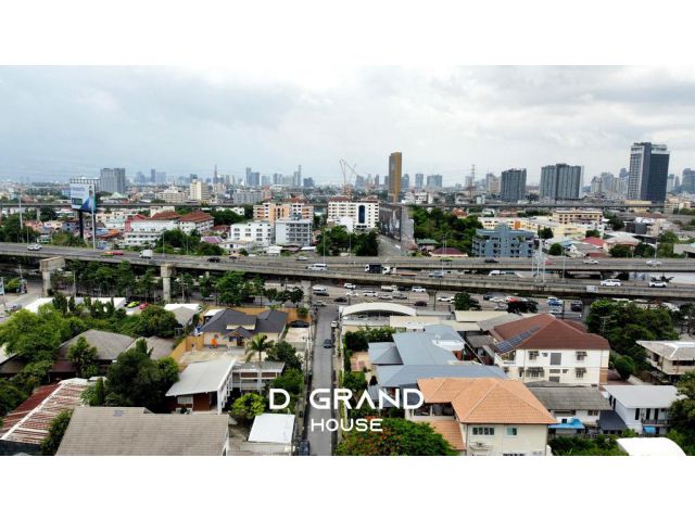 ขายบ้านพร้อมที่ดิน ทำเลพระราม 9  229 ตร.วา ใกล้ถนนใหญ่ เพียง 30 เมตร