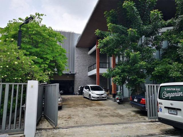 R624-089ขาย โฮมออฟฟิศ 2ชั้น พร้อมโกดัง สุขุมวิท 101บางจาก พระโขนง กรุงเทพ ขนาดที่ดิน 369 ตารางวา ออฟฟิศ และ โกดังพื้นที่รวม 950 ตารางเมตร