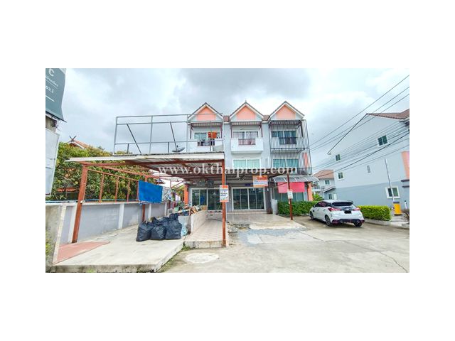 อาคารพาณิชย์ 3 ชั้น 2 คูหา หมู่บ้าน รติรัตน์ ถ.บ้านกล้วย-ไทรน้อย