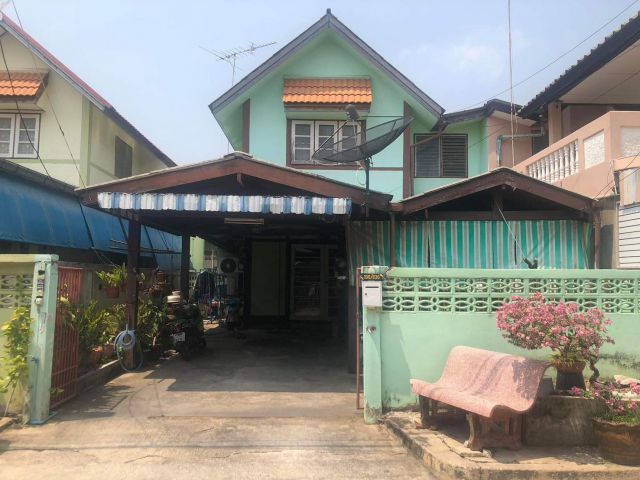 ขายด่วนบ้านแฝด 2ชั้น ซ.19 (ต่อรองได้ )หมู่บ้านลานทอง ติวานนท์-ปากเกร็ด