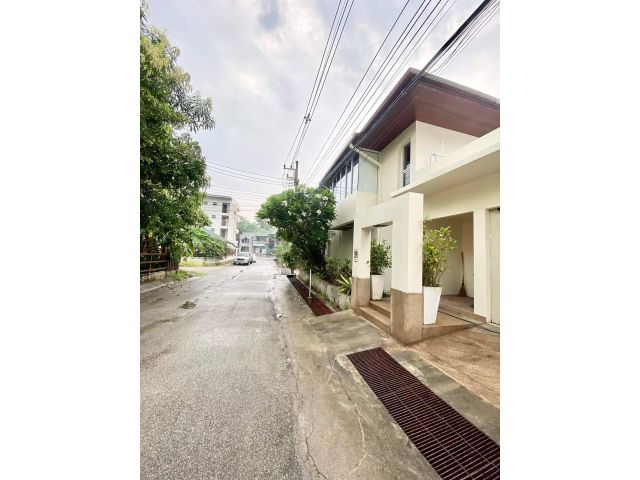ขายบ้านพร้อมที่ดินตำบลสุเทพร่มรื่นใกล้วัดอุโมงค์