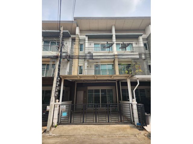 ขายทาวน์โฮม 3 ชั้น หมู่บ้านทาวน์อเวนิว พระราม 9 - ศรีนครินทร์ ตกแต่ง ต่อเติมพร้อมอยู่