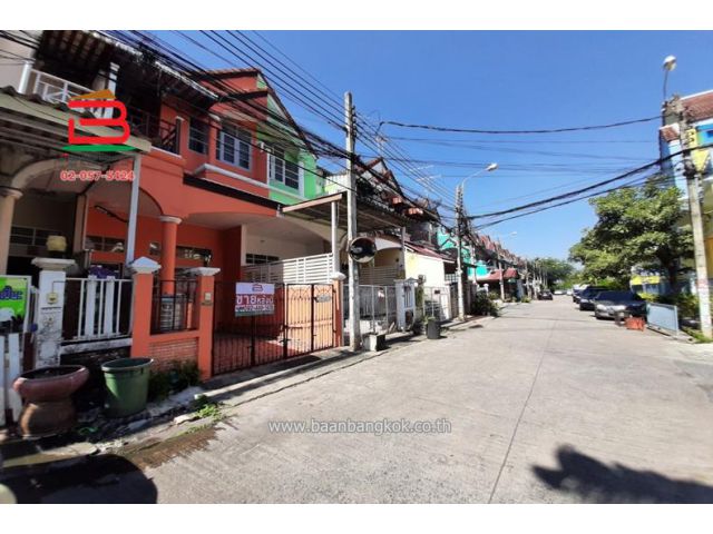 ทาวน์เฮาส์ หมู่บ้าน เสนาวิลล่า 5 เนื้อที่ 17.5 ตรว. ถนนพระยาสุเรนทร์ เขตคลองสามวา กรุงเทพฯ