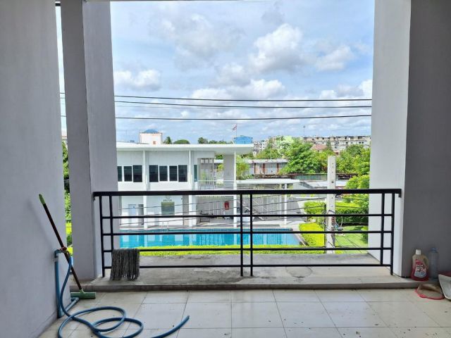 บ้านหลังมุม ตรงข้าม clubhouse ทาวโฮมส์ 3 ชั้น ดิ เอ็กซ์คลูซีฟ สาทร กัลปพฤกษ์ The Exclusive Sathon Kanlapapruek 21.4 ตร.ว