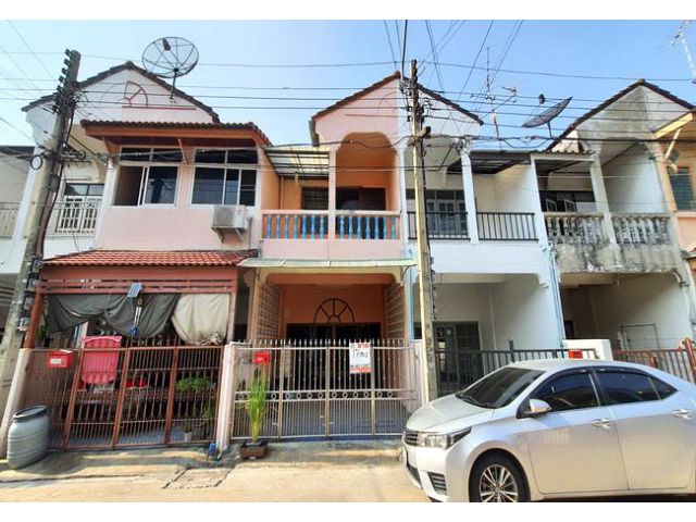 ขายทาวน์เฮ้าส์ หมู่บ้านพิพรพงษ์ 3 ซอยวิภาวดี-รังสิต 84 ถนนวิภาวดี-รังสิต ดอนเมือง กรุงเทพมหานคร