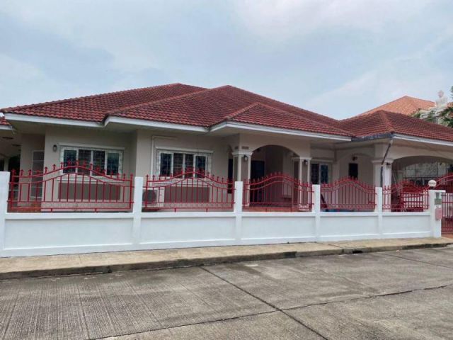 บ้านเช่าสันกำแพงสายใหม่ ตรงข้ามตลาดศรีอรุณ เนื้อที่ 197ตร.ว(4นอน 3น้ำ) ให้เช่า 20,000/เดือน