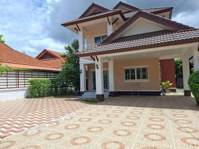 บ้านเช่าเชียงใหม่ อยู่ถนนวงแหวนรอบ3,สันทราย เนื้อที่ 85 ตร.ว (3นอน 3น้ำ)ให้เช่า 20,000 บาท