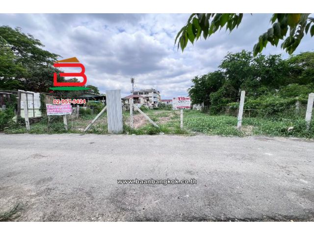 ที่ดินเปล่า หมู่บ้าน ปิ่นเจริญ 2 เนื้อที่ 300 ตรว ซอยสรณคมน์ 24 ถนนสรงประภา แขวงสีกัน เขตบางเขน กรุงเทพมหานคร