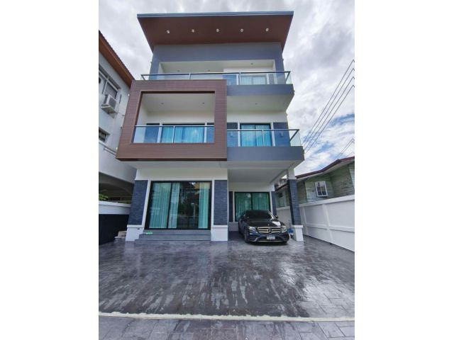 ให้เช่า บ้านเดี่ยว 3 ชั้น สุขุมวิท 65 (เอกมัย)  (บ้านสร้างใหม่เฟอร์นิเจอร์ครบ)