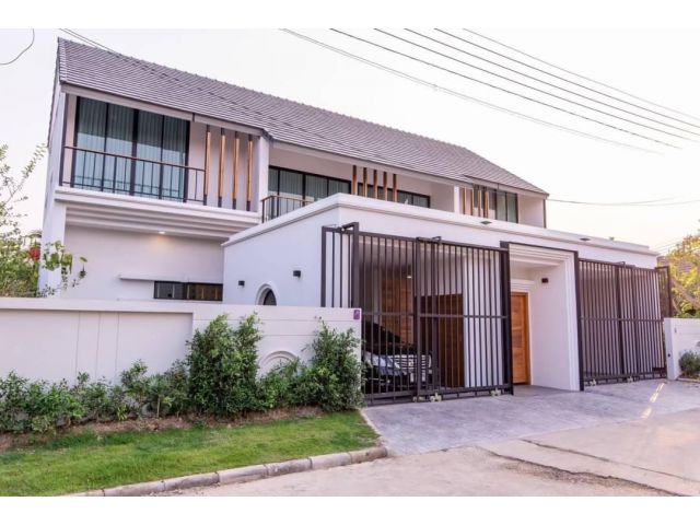 บ้านหรูให้เช่าในหมู่บ้านวังตาล บ้านสองชั้น 209 ตร.ว (5นอน 6น้ำ) เช่า 140,000/เดือน