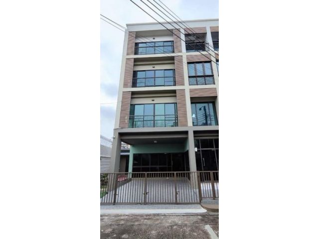 ขายทาวน์โฮม 4 ชั้น เนื้อที่ 33.7 ตร.วา Lumpini Town Residence บางนา-ศรีนครินทร์ บ้านหลังมุม ใกล้ MRT สายสีเหลือง สถานีวั