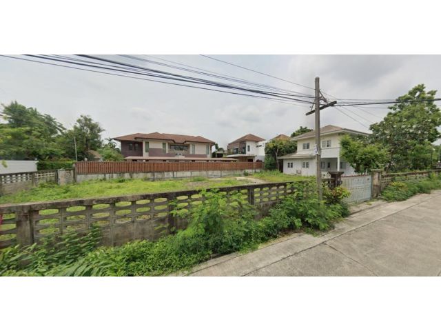 ขายบ้านพร้อมที่ดิน ในซอยแบริ่ง ใกล้โรงเรียนเซนต์โยเซฟบางนา !