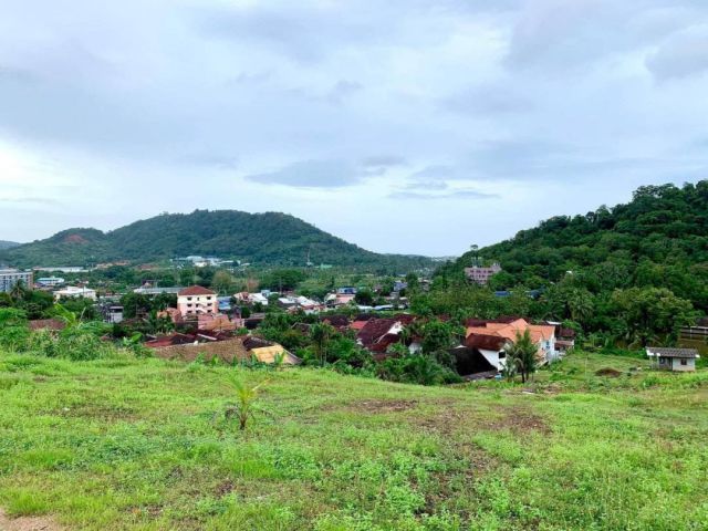 R624-066ขายที่ดินภูเก็ต บนเนินเขา 23-1-10 ไร่  ห่างจาก Central Phuket เพียง 2 กิโลเมตร (5 นาที) ห่างจากทางด่วนใหม่ กะทู้-ป่าตอง เพียง 4 กิโ