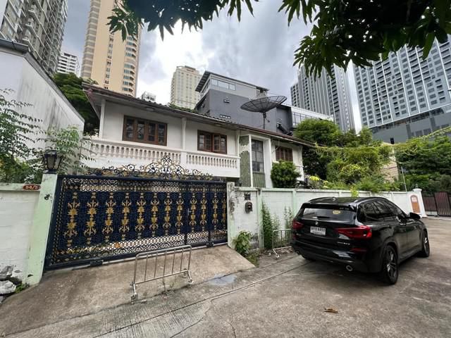 P229 ให้เช่า ทาวน์เฮ้าส์ 2 ชั้น สุขุมวิท 26 บ้านเก่าต้องรีโนเวท 100%เอง ห่าง BTS พร้อมพงษ์ 1 กิโลเมตร ใกล้ เอ็มควอเทียร์