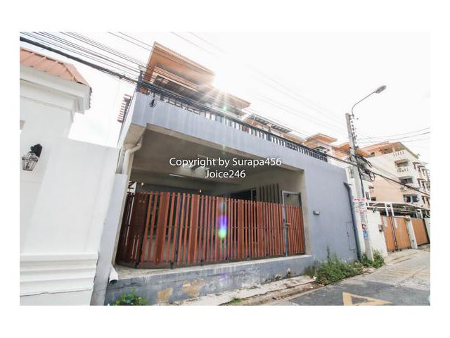 ขายบ้านเดี่ยว 3 ชั้น ลาดพร้าว 110 ทาวน์อินทาวน์ รามคำแหง 52.4 ตร.ว ทำออฟฟิศได้ ต่อเติมบิวท์อิน ใกล้รถไฟฟ้ามหานคร