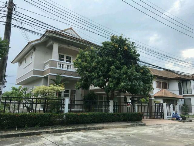 U1303 ให้เช่าบ้านเดี่ยว2ชั้น หมู่บ้านลลิลสุขาภิบาล5 ซอย63 ย่านออเงินสายไหม พร้อมเฟอร์ในบ้าน ทำเลดี ใกล้สิ่งอำนวยความสะดว