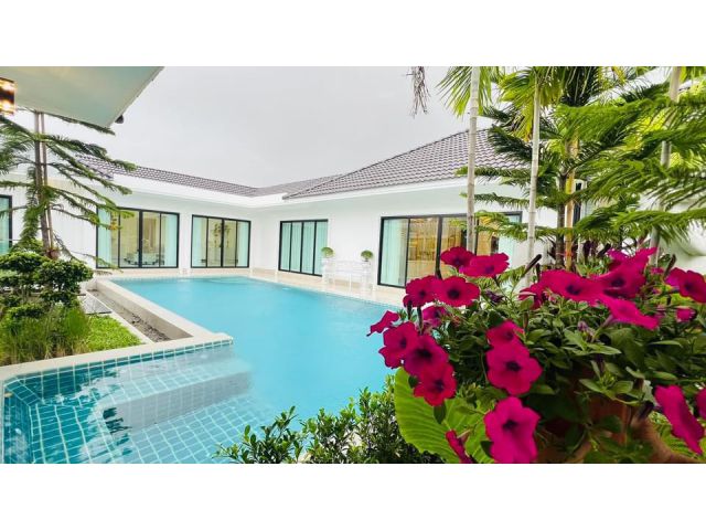 ขายบ้านหรูหลังใหญ่ พร้อมสระ และสวน ขนาดใหญ่ พัทยา