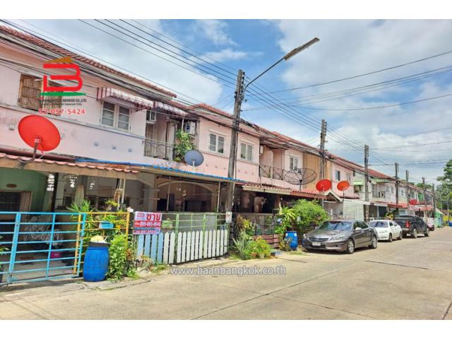 ทาวน์เฮ้าส์ หมู่บ้าน ธนาริน ใกล้ตลาดวงศกร เนื้อที่ 18 ตรว. ถนนหทัยราษฏร์ อ.ลำลูกกา จ.ปทุมธานี