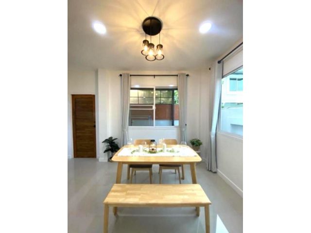 PN1221ให้เช่า บ้านแฝด หลังมุม รีโนเวทใหม รัชดาภิเษก42เฟอร์นิเจอร์พร้อมเข้าอยู่ ใกล้ห้าง เมเจอร์รัชโยธิน เซ็นทรัลลาดพร้าว ใกล้btsรัชโยธิน