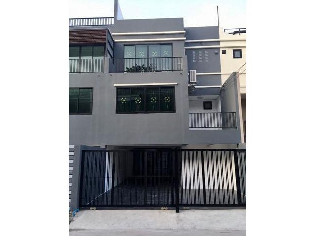 ปล่อยทาวน์โฮมออฟฟิศ 3 ชั้น เล่น 5 ระดับ พร้อมชั้นดาดฟ้า ซอยลาดพร้าว 41 ทะลุลาดพร้าววังหินได้  ให้เช่า 40,000 บาทเดือน  ส