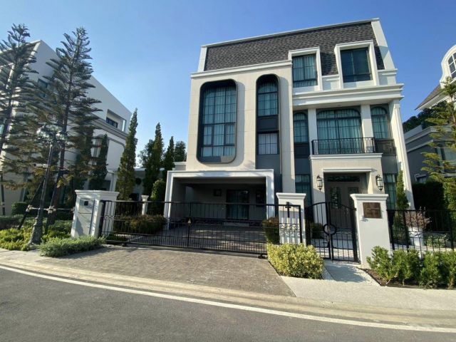 ขายบ้านตัวอย่าง หลังมุม 3 ชั้น หมู่บ้าน เดอะ แกรนด์ วิภาวดี 60 The Grand Vibhavadi 60 เข้าออกได้ทั้ง ถนนวิภาวดีรังสิต, ถ