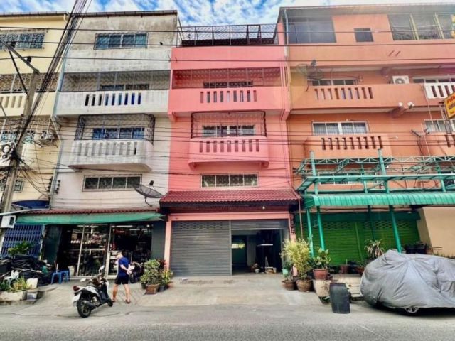 ขาย อาคารพาณิชย์ ต่อเติมเต็ม อาคารพาณิชย์ วิเศษสุขนคร18 350 ตรม 28.1 ตรว โครงสร้างแข็งแรง