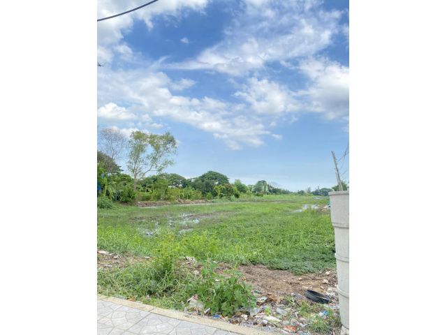 ขาย ที่ดิน  ระหว่างซอยราษฎร์อุทิศ 44-2  มีนบุรี กรุงเทพ ด้านหลังที่ดินติดคลองลำรางสาธารณะ ราษฎร์อุทิศ 9 ไร่ 1 งาน 35 ตรว
