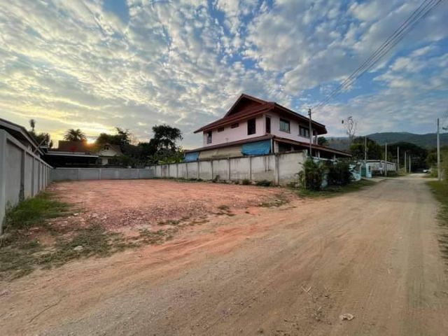 ขายที่ดินหน้าวัดร่ำเปิงตำบลสุเทพถมดินเรียบร้อยพร้อมโอน