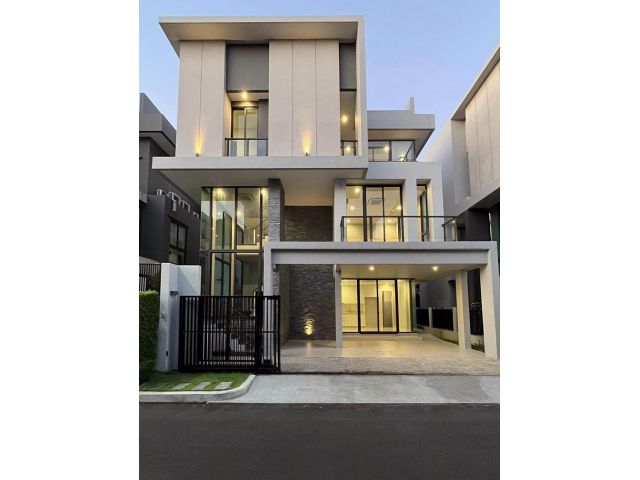 ขายบ้านเดี่ยว 3 ชั้น หลังใหม่ บ้านกลางเมือง CLASSE คลาสเซ่ เอกมัย-รามอินทรา ลาดพร้าว กทม.