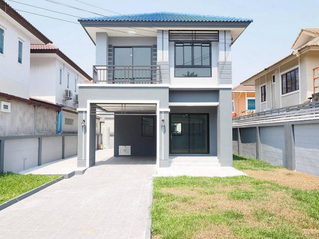 Clearance Sale บ้านรีโนเวทใหม่ บ้านเดี่ยว 2 ชั้น ม.เอสวิลล์ ขนาด 72.1 ตร.ว. 3นอน 2น้ำ บ้านหลังใหญ่ สวยมาก พื้นที่ใช้สอยกว้าง สนามหญ้าครบ