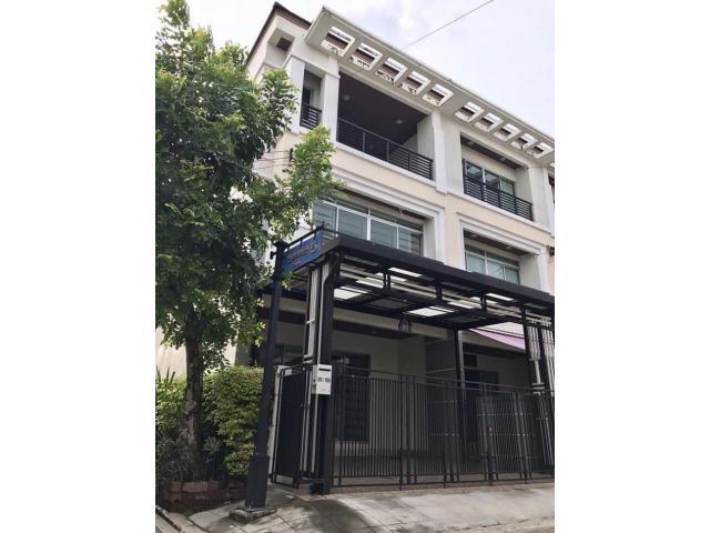 ให้เช่า ทาวน์โฮม บ้านกลางเมือง สาทร ตากสิน 240 ตรม. 21 ตร.วา Corner house 2 parking spaces 1 living 1 kitchen