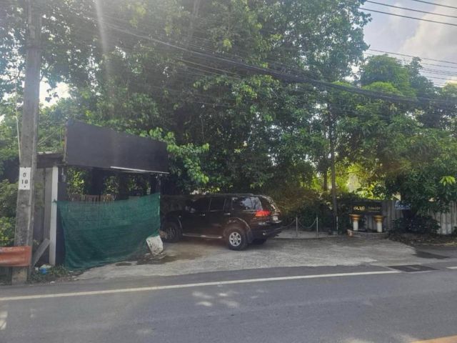 ขาย ที่ดิน บ้านไม้ 2 ชั้น 2หลัง  หลังละ 40 ตรว. ติดถนนซอยกว้าง 6 เมตรที่ดินถนนแก้วเงินทอง 176.9 ตร.วา