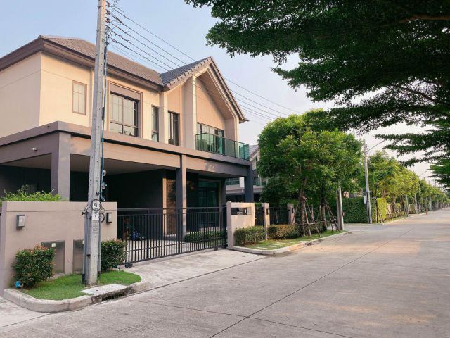 ขายด่วน !! Bangkok Boulevard บางกอก บูเลอวาร์ด สาทร-ปิ่นเกล้า2 ทำเลหน้าสวน ที่ดิน 64 ตารางวา พื้นที่ใช้สอย 248 ตารางเมตร