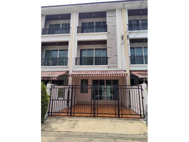 ให้เช่า ทาวน์โฮม บ้านกลางเมือง ลาดพร้าว 87 หน้ากว้าง5 เมตร  25ตรว.
Baan Klang Muang Ladprao 87 For rent