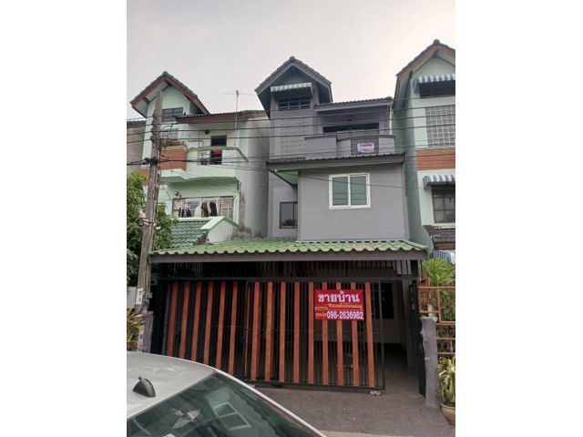 ขายด่วน ทาวน์โฮม  3 ชั้น โซนถนนราชพฤกษ์ รีโนเวทใหม่ทั้งหลัง วัสดุอย่างดีพร้อมอยู่ ทำเลคุณภาพใกล้รถไฟฟ้า