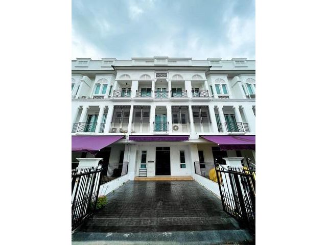 PT12 ให้เช่า ขาย ทาวน์โฮม 3 ชั้น หมู่บ้าน ลีออง สุขมวิท 62 Leon Sukhumvit 62ใกล้รถไฟฟ้า BTS บางจาก ติดทางด่วน 2 สาย พร้อ