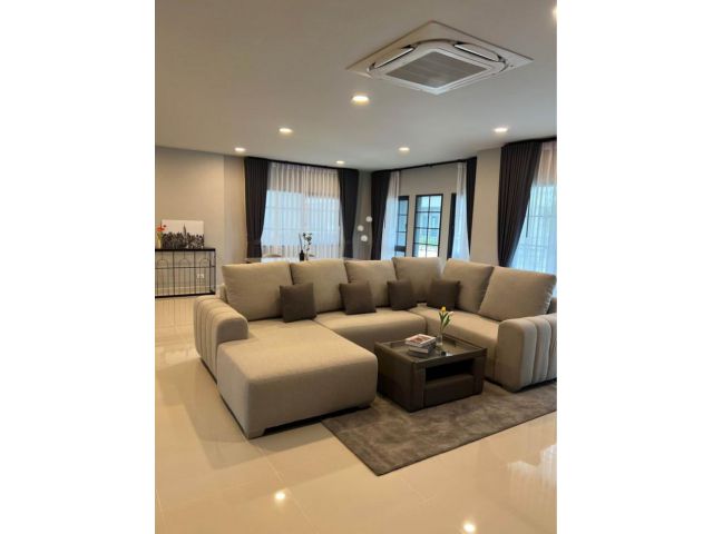 ให้เช่า บ้านเดี่ยว 4 ห้องนอน เฟอร์นิเจอร์ครบ เลี้ยงสัตว์ได้ เซนโทร บางนา 280 ตรม 60 ตรว ใกล้เมกาบางนา