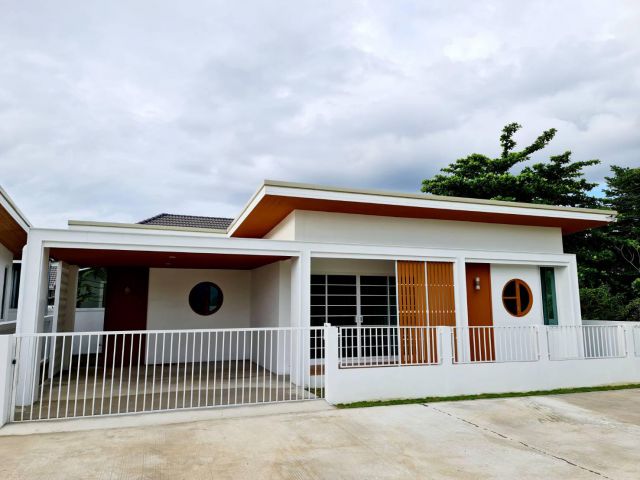 บ้านพร้อมที่ดิน 3 นอน 2 น้ำ พื้นที่ 41 ตรว,  พื้นที่ใช้สอย 111 ตรม.