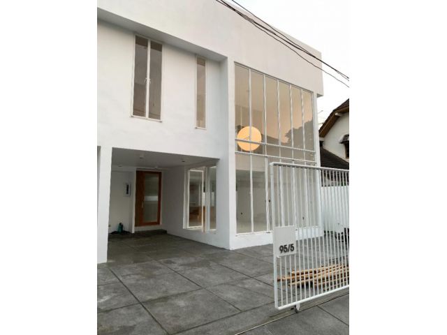 ขาย บ้านเดี่ยว 4 ห้องนอน 4 ห้องน้ำ จอดรถได้ 2 คัน รัชดา 32 180 ตรม. 50 ตร.วา ใกล้ สถานีรถไฟฟ้า 2 กม.