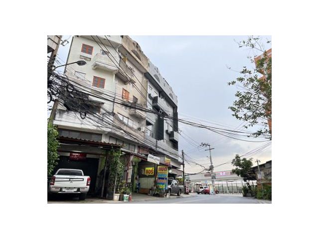 ขายตึกแถว อาคารพาณิชย์ ซอยนวมินทร์ 111 เนื้อที่ 18 ตรว. 4 ชั้น 3 นอน 3 น้ำ เหมาะค้าขาย ใกล้ เลียบทางด่วน, เซ็นทรัลอีสต์วิลล์, คริสตัลพาร์ค