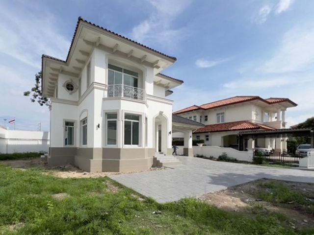 นาราสิริ สาทร-วงแหวน บ้านตกแต่งใหม่ เนื้อที่ 204 ตรว. หลังริม ทิศเหนือ 3 นอน 3 น้ำ สวนส่วนตัว ไปสาทร เพียง 15 นาที ใกล้ BTS, MRT บางหว้า