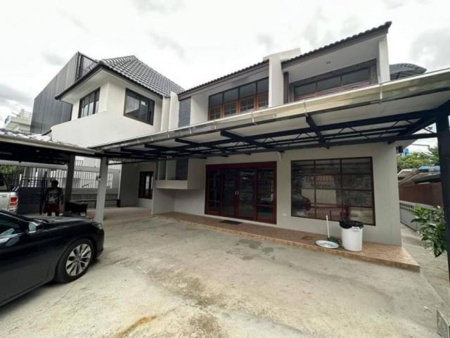 ให้เช่า บ้านเดี่ยว 100 ตรว  พึ่งรีโนเวท ซอยศรีนครินทร์38 หมู่บ้านมิตรภาพแยก5
