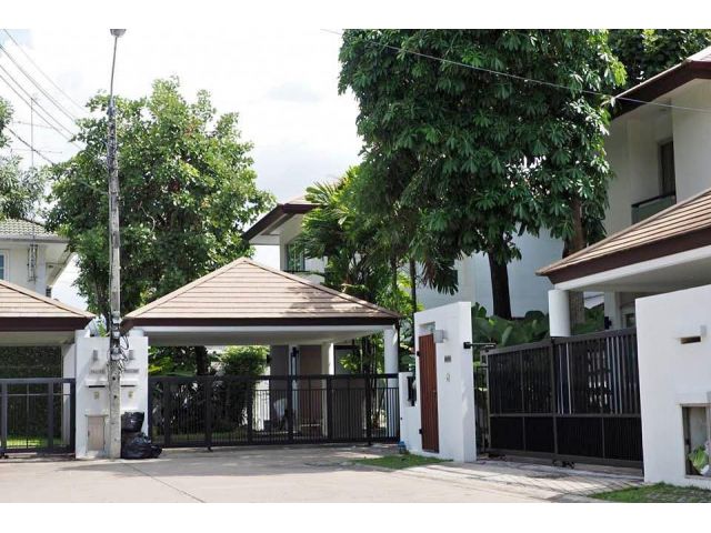 For Rent ให้เช่าบ้านเดี่ยว 2 ชั้น โครงการหรูหมู่บ้าน ไพรเวท เนอวาน่า ลาดพร้าว ซอยโยธินพัฒนา 11  พื้นที่ดิน 84.5 ตารางวา