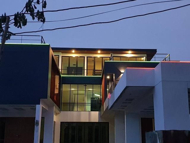 ให้เช่า บ้านเดี่ยว 3 ชั้น สร้างใหม่ Modern Luxury 300 ตรว. กว่า 600 ตรม. ซอยสุขุมวิท 62 มี Roof Top และสระว่ายน้ำกลางบ้า