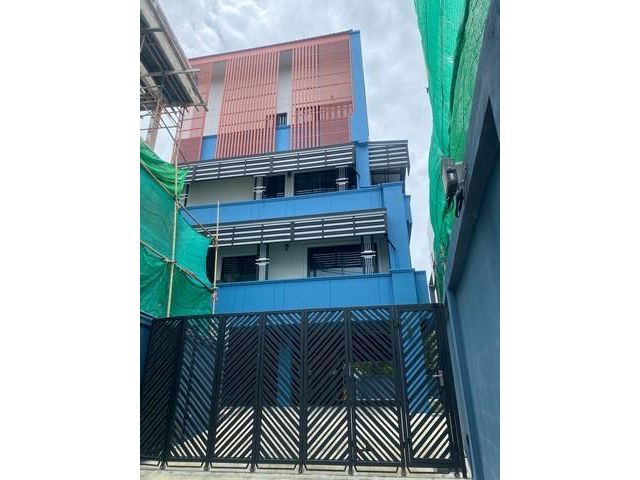 ให้เช่า อาคาร 4 ชั้น ซอย 20 มิถุนา แขวงสามเสนนอก เขตห้วยขวาง ถนนสุทธิสารวินิจฉัย ใกล้ MRT สุทธิสาร 1.6 กิโลเมตร เหมาะทำอ