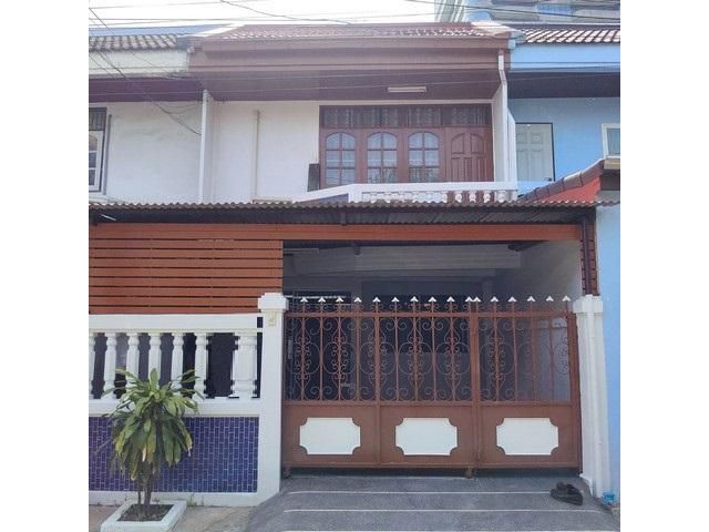 ให้เช่าทาวเฮ้าส์ 2 ชั้น โซนบางนาศรีเอี่ยม หมู่บ้าน ไพโรจน์ บางนา ใกล้MRTศรีเอี่ยม เซ็นทรัลบางนา บ้านรีโนเวทใหม่ บ้านเปล่
